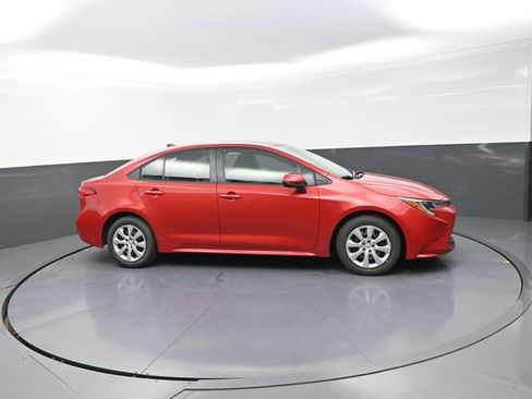 Used 2021 Toyota Corolla LE FWD image 6