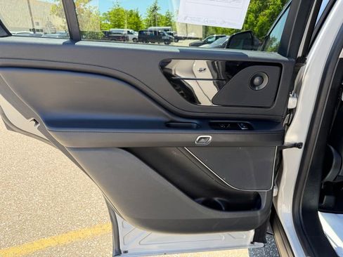 Used 2022 Lincoln Aviator Reserve w/ Equipment Group 201A AWD/4WD image 28