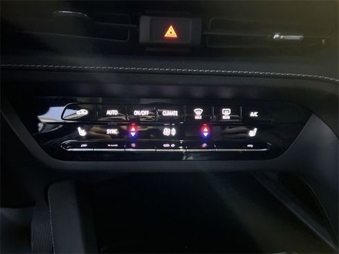 Used 2021 Buick Envision Essence w/ Technology Package I image 17