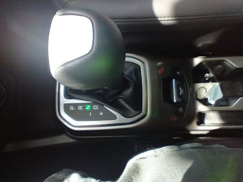 Used 2022 Jeep Renegade Limited image 36