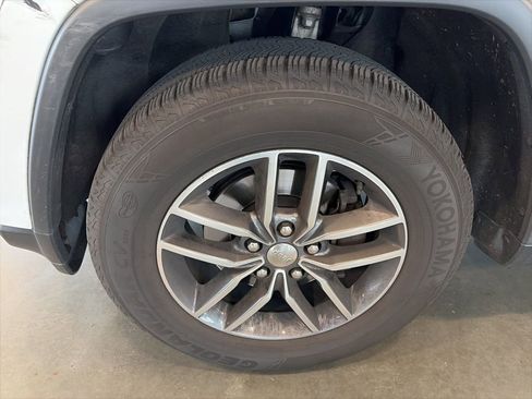 Used 2017 Jeep Grand Cherokee Limited w/ Trailer Tow Group IV image 4