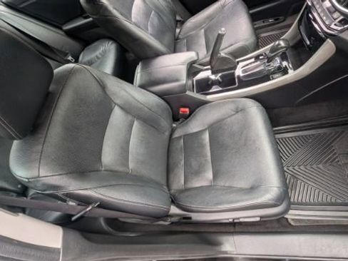 Used 2017 Honda Accord Touring image 19