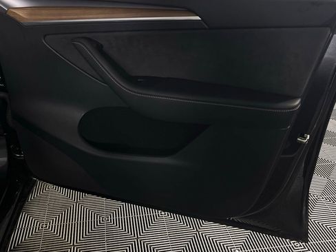 Used 2024 Tesla Model Y Performance image 32