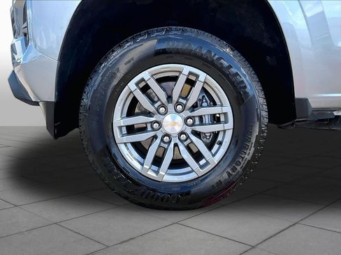 Used 2024 Chevrolet Colorado LT w/ LT Convenience Package II RWD image 11