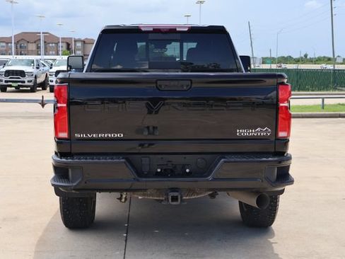 Used 2024 Chevrolet Silverado 2500 High Country w/ High Country Premium Package AWD/4WD image 5