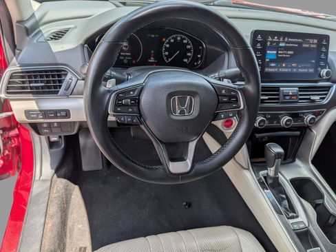 Used 2018 Honda Accord Touring image 4
