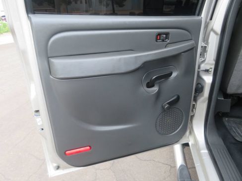 Used 2006 Chevrolet Silverado 2500 W/T w/ Heavy-Duty Power Package RWD image 22