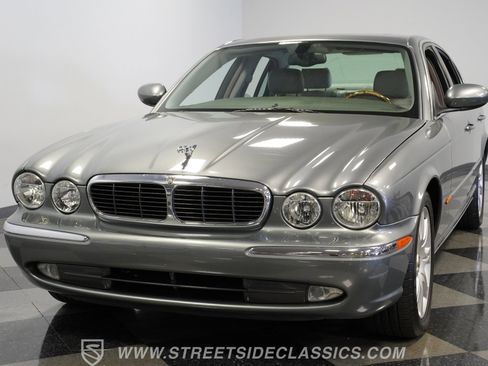 Used 2004 Jaguar XJ8 image 18