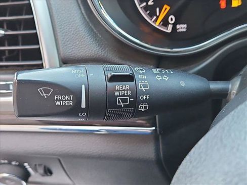 Used 2018 Jeep Grand Cherokee Overland RWD image 16