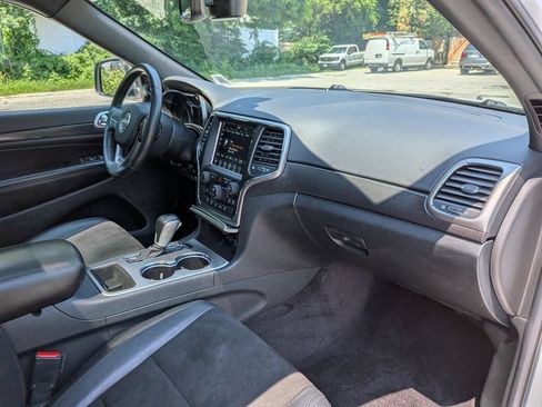Used 2018 Jeep Grand Cherokee Altitude AWD/4WD image 24