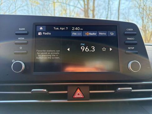 Certified 2025 Hyundai Elantra SE image 23