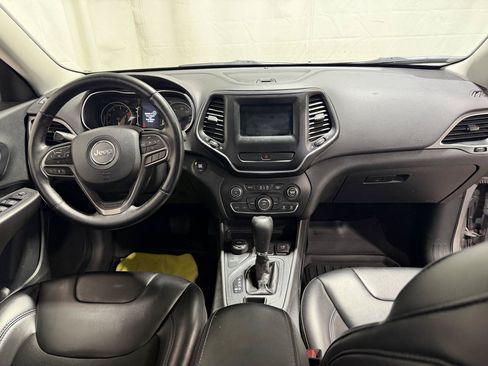 Used 2019 Jeep Cherokee Latitude Plus AWD/4WD image 27