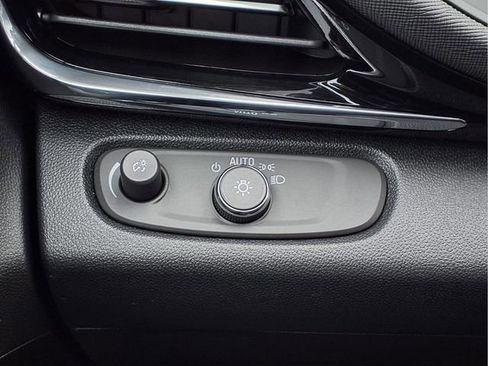 Certified 2025 Buick Envista Avenir image 13