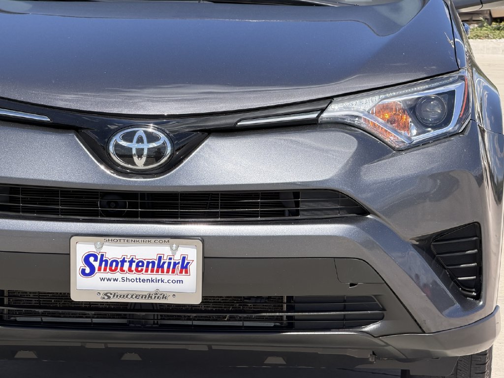 Used 2017 Toyota RAV4 LE FWD image 8