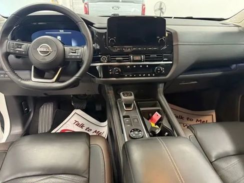 Used 2023 Nissan Pathfinder Platinum AWD/4WD image 18