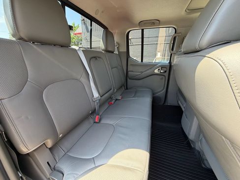 Used 2016 Nissan Frontier SL w/ Moonroof Package AWD/4WD image 24