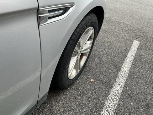 Used 2018 Ford Taurus SE FWD image 17