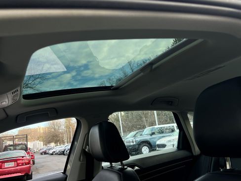 Used 2021 Volkswagen Jetta SE w/ SE Cold Weather Package image 29