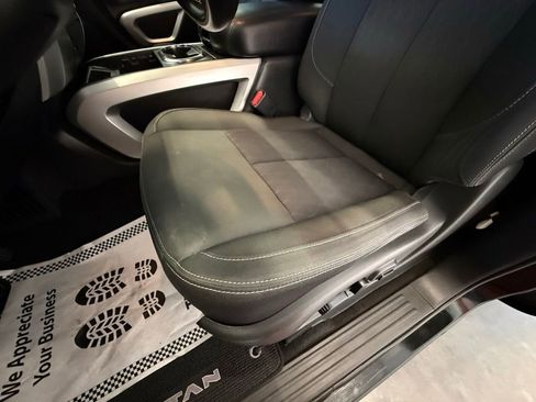 Used 2018 Nissan Titan SV w/ SV Convenience Package RWD image 23