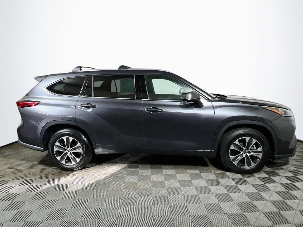 Certified 2020 Toyota Highlander XLE FWD image 8