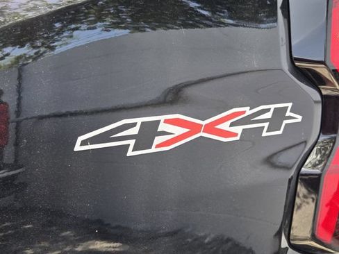 Used 2025 Chevrolet Colorado LT AWD/4WD image 5
