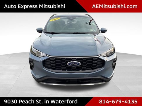 Used 2025 Ford Escape ST-Line Select AWD/4WD image 2