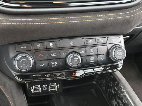 Used 2022 Dodge Durango R/T w/ Hemi Orange Plus Package AWD/4WD image 19