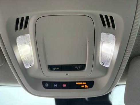 Used 2023 Buick Envision Essence image 35