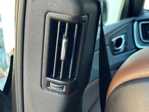 Certified 2022 Volvo XC60 B5 Momentum image 15