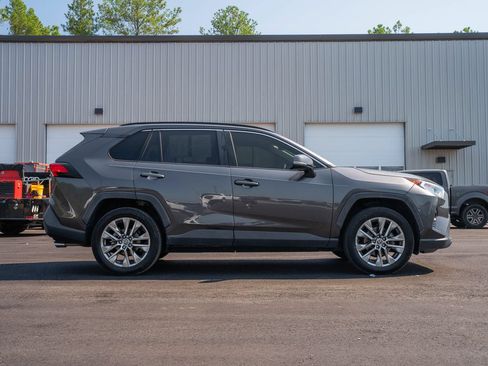 Used 2020 Toyota RAV4 XLE Premium FWD image 8