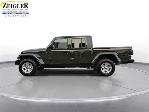 Certified 2022 Jeep Gladiator Sport AWD/4WD image 8