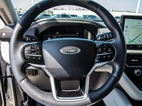 Used 2025 Ford Explorer Platinum w/ LUX Leather Package AWD/4WD image 8