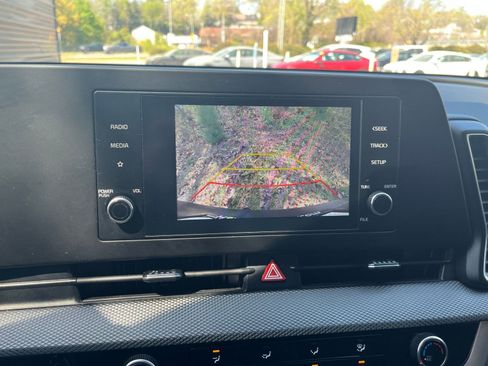 Used 2025 Kia Sportage LX image 21