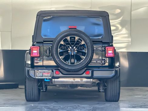 Used 2023 Jeep Wrangler Unlimited Sahara AWD/4WD image 4