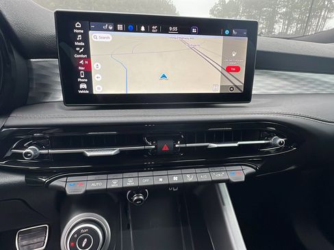 Used 2024 Alfa Romeo Tonale Veloce w/ Premium Interior Package image 32