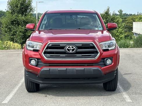 Used 2017 Toyota Tacoma SR5 w/ Tow Package AWD/4WD image 19
