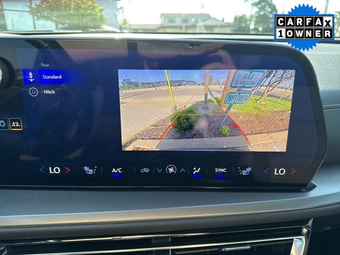 Used 2025 Chevrolet Traverse LT FWD image 5