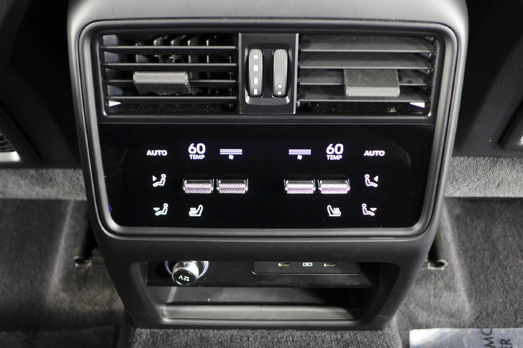 Used 2025 Porsche Cayenne AWD/4WD image 24