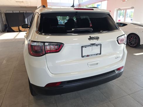 Used 2018 Jeep Compass Latitude w/ Popular Equipment Group FWD image 10