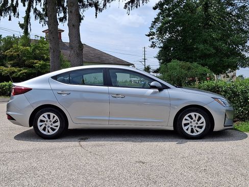 Used 2020 Hyundai Elantra SE FWD image 8