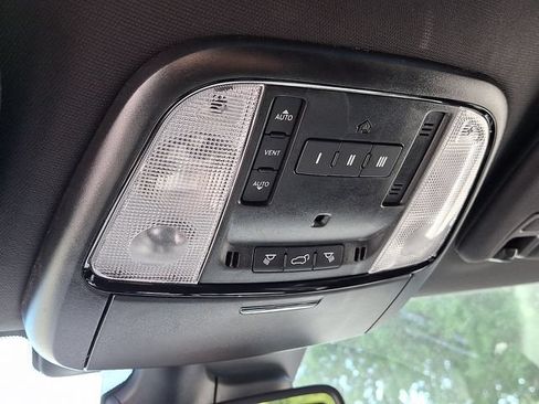 Used 2025 Dodge Durango GT AWD/4WD image 31