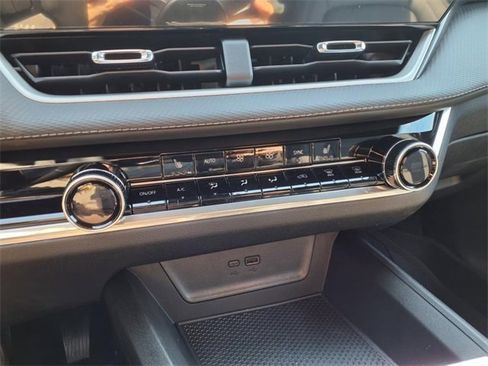 New 2026 Chevrolet Equinox LT w/ Convenience Package II image 18