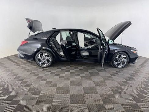 Used 2024 Hyundai Elantra Limited FWD image 13