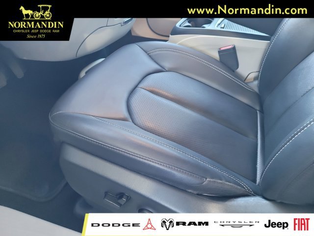Used 2024 Chrysler Pacifica Limited FWD image 16