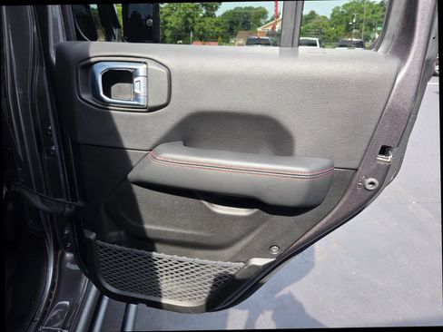 Used 2023 Jeep Gladiator Rubicon w/ LED Lighting Group AWD/4WD image 36