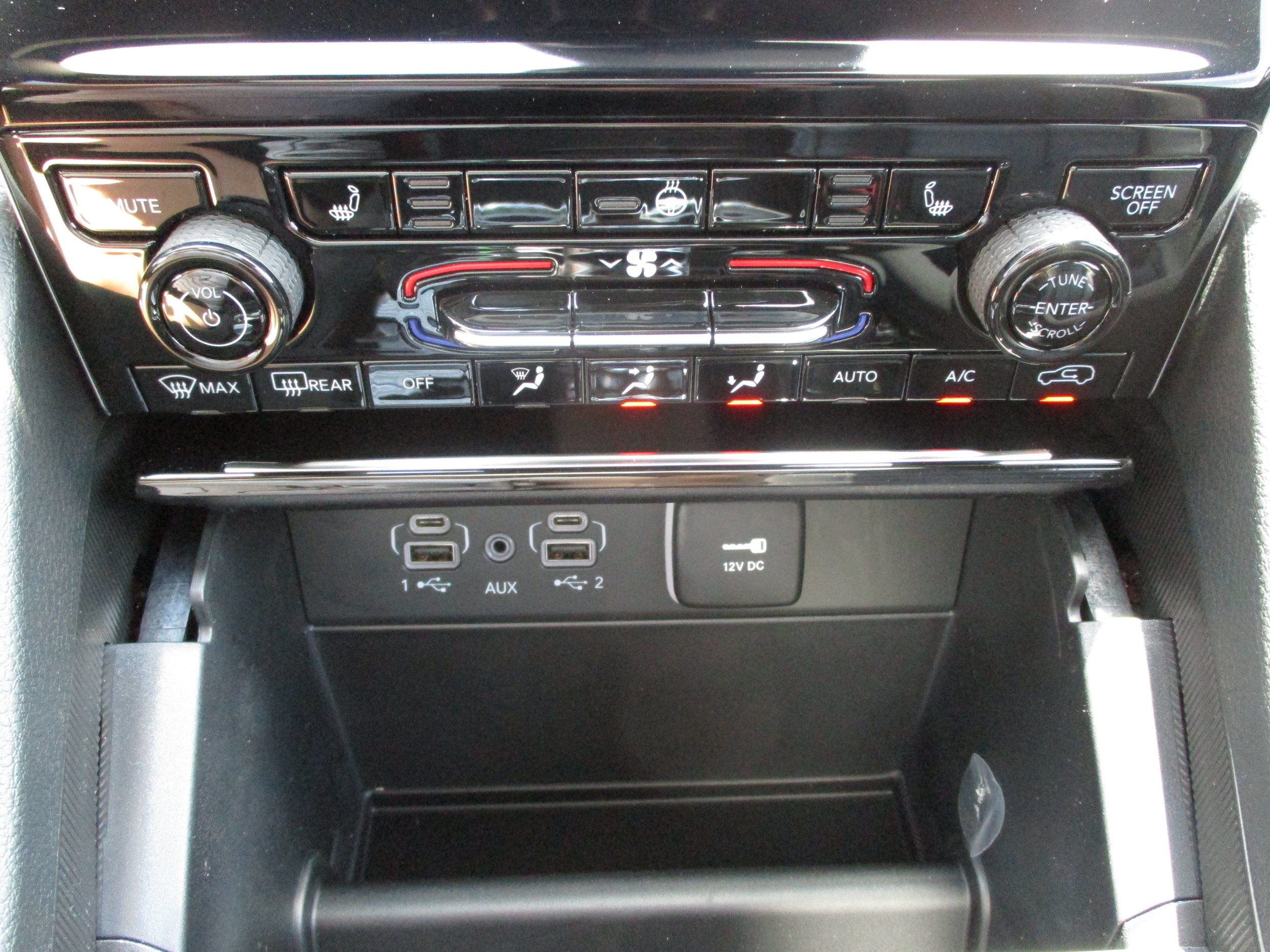 Used 2025 Jeep Grand Cherokee L Limited w/ Black Appearance Package AWD/4WD image 28