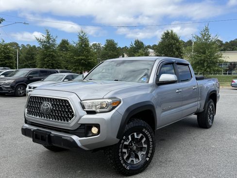 Used 2018 Toyota Tacoma TRD Off-Road AWD/4WD image 3