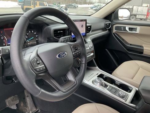 Used 2020 Ford Explorer XLT w/ Equipment Group 202A image 18