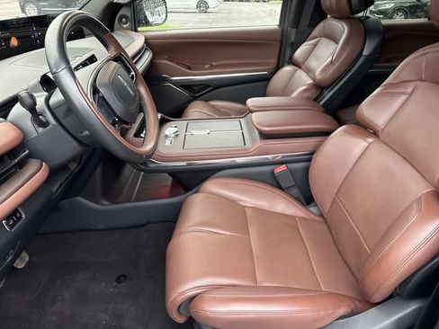 Used 2025 Lincoln Navigator Reserve AWD/4WD image 11