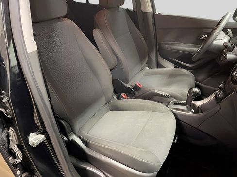 Used 2020 Chevrolet Trax LS FWD image 17